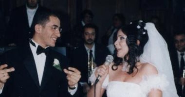 خلال 20 عام زواج.. 10 صور تبرز قصة حب أحمد حلمي ومنى زكى فى يوم ميلادهما