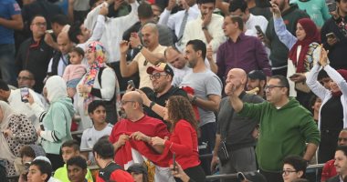 الجماهير المصرية في فندق إقامة المنتخب احتفالا بالفوز على بلجيكا.. صور