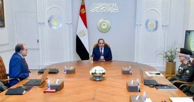 الرئيس السيسي يتابع الموقف الإنشائى لمشروعات الهيئة الهندسية على مستوى الجمهورية..ويوجه بعدم الاكتفاء بإقامة أنشطة تجارية وخدمية فى عملية التطوير الجارية لمرافق وطرق وكبارى العاصمة وإضافة البعد الثقافى والمعرفى