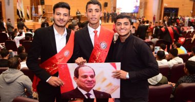 طلاب من أجل مصر بجامعة سوهاج تحتفل بمرور 8 أعوام من الإنجازات في عهد الرئيس