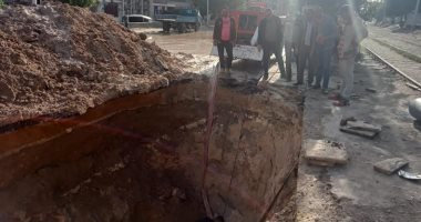 إصلاح كسر بماسورة مياه شرب فى الورديان غرب الإسكندرية.. صور
