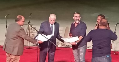 محافظ جنوب سيناء يكرم قطاع النظافة بسبب نجاح مؤتمر المناخ بشرم الشيخ.. صور