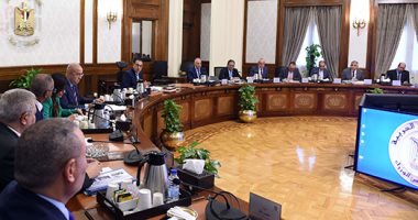 مدبولى يتابع موقف تنفيذ مشروعات تحلية مياه البحر وسبل التعامل مع موسم السيول