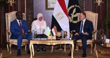 وزير الداخلية: تضافر الجهود لمُحاصرة الظواهر السلبية الناجمة عن الإرهاب