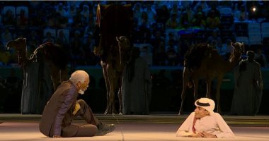 مورجان فريمان وشاب قطرى يخطفان الأنظار فى حفل افتتاح المونديال.. صور