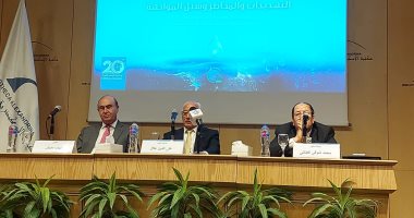 مكتبة الإسكندرية تنظم منتدى حواريا حول الأمن المائى المصرى.. مهاب مميش: مصر ستتحول إلى مركز لإنتاج "الهيدروجين الأخضر" في المنطقة.. وعلى الدين هلال يؤكد: 2 مليار شخص يعانون نقص المياه العذبة عالميا.. صور