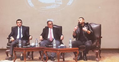 استقبال حافل للفنان عمرو يوسف خلال لقائه طلاب جامعة عين شمس فى حوار مفتوح.. صور