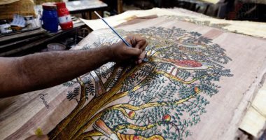 صورة ومعلومة.. الرسم على البردي وإعادة إحياء الحضارة المصرية القديمة