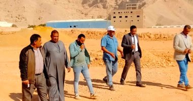 محافظ سوهاج يتابع بدء العمل بمشروع إنشاء "محطة الغربلة" بحى الكوثر.. صور