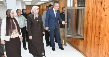 رئيس جامعة قناة السويس يشهد أعمال رفع كفاءة مدرجات كلية الطب البشري.. صور