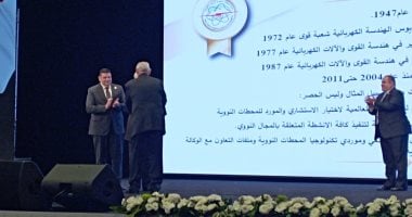 مصر تدخل العصر النووى تحت شعار "مين يقدر على المصريين الحلم اتحول لقرار".. وزير الكهرباء: الاعتماد على المنهج العلمى وراء سرعة البدء فى تنفيذ المشروع.. شاكر: يجلب الخير للجميع ويحافظ على البيئة ويخفض الأسعار