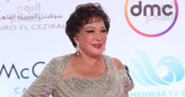 لبلبة وسيد رجب على السجادة الحمراء في ختام مهرجان القاهرة السينمائي 