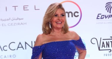 يسرا وإلهام شاهين على السجادة الحمراء في ختام مهرجان القاهرة