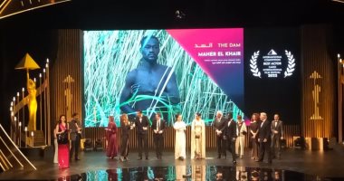 إسدال الستار على الدورة 44 من مهرجان القاهرة السينمائى.. عرض نسخ مرممة من "يوميات نائب فى الأرياف" و"أغنية على الممر".. حسين فهمى: ارتفاع نسب الحضور.. ونبحث مع وزيرة الثقافة جعل المهرجان ضمن أكبر 3 بالعالم