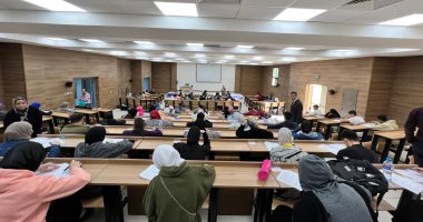 رئيس جامعة المنصورة الجديدة يتابع اختبارات منتصف الفصل الدراسى الأول بكلية طب الأسنان