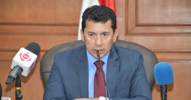 أشرف صبحى يهنئ نظيره المغربى بإنجاز منتخب المغرب بالوصول إلى المربع الذهبي لكأس العالم