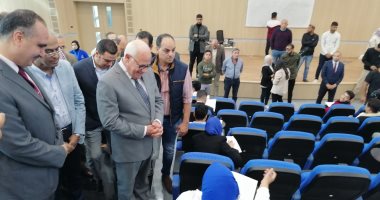 محافظ بورسعيد لطلاب الجامعة التكنولوجية: "تعليمك وشغلك هنا".. صور