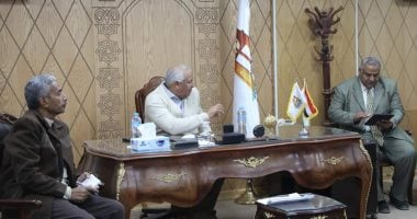 محافظ الوادي الجديد يتابع معدلات تنفيذ مشروعات "حياة كريمة" بالفرافرة