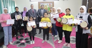 وكيل تعليم الوادى الجديد يكرم الفائزين فى مسابقة أجمل فيديو لإبراز الإنجازات