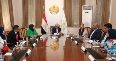 وزير التعليم يلتقى طلاب من المنيا ضمن مبادرة "حوار مع الكبار".. صور