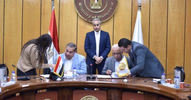 "القوى العاملة" تشهد اتفاقية جماعية تحفظ حقوق 1200 عامل بـ"النيل للإنشاء والرصف"