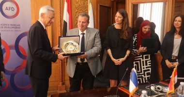 السكة الحديد توقع اتفاقية مع سفير فرنسا لتطوير إشارات طنطا / المنصور / دمياط