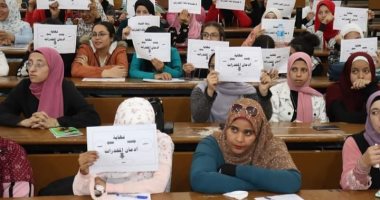 خدمة اجتماعية سوهاج ينظم ندوة توعوية للطلاب للتوعية بخطر الإدمان.. صور