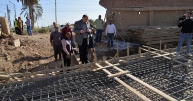 محافظ أسيوط يتفقد أعمال إنشاء مشروعات مجمع خدمات المواطنين ومركز طب الأسرة