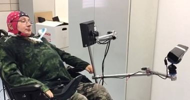 تطوير كرسى متحرك يمكن التحكم فيه بإشارات الدماغ
