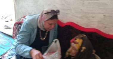 "القومى للمرأة" يزور سيدة فاقوس المسنة ويوفر احتياجاتها المعيشية