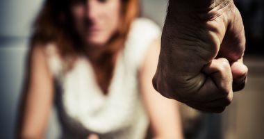 احمى نفسك وابعدى عنه.. علامات فى لغة الجسد بتقول لك إنه شخص عدوانى