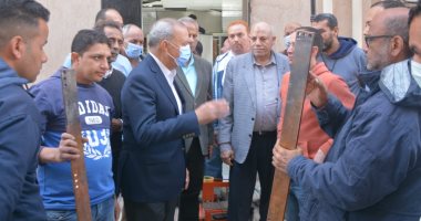 محافظ القليوبية يتابع تركيب لوحة تحكم الكهرباء الجديدة لمبنى طوارئ مستشفى بنها