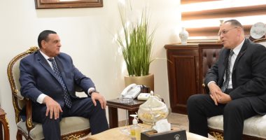 وزير التنمية المحلية يتابع مع محافظ الشرقية تنفيذ مشروعات "حياة كريمة"