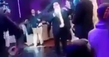 أغرب حالة طلاق.. أب يطلق زوجته أثناء حفل زفاف ابنته فى دمياط.. ‎فيديو