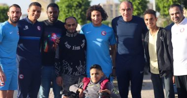 فيوتشر يستضيف مشجعاً من ذوى الهمم على هامش التدريبات.. صورة