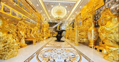 البناء استغرق 3 سنوات.. فيتنامى يبنى منزلا من الذهب ويحوله لمزار سياحى "صور"