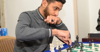 حكاية الطالب الفائز بالمركز الأول فى مونديال جامعة طنطا للشطرنج.. عبد الرحمن: نشأت فى أسرة "شطرنجية" وعشقتها لحب والدى لها.. ويؤكد: والدى أحضر لى مدربا ووفر لى مناهج تدريب وأحلم بالوصول لتصنيف جراند ماستر.. صور