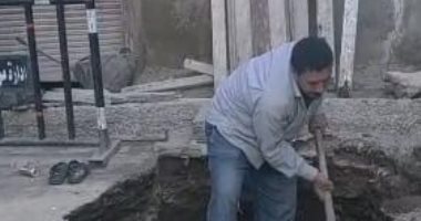 ردم حفرة كبيرة نتيجة هبوط أرضي بسبب التنقيب عن الآثار بسمنود في الغربية