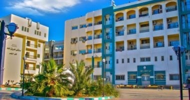 وصول 11 طبيبا من 4 جامعات للكشف وإجراء العمليات مجانا بمستشفى العريش العام