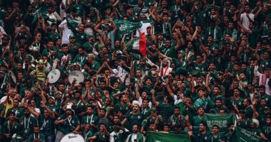 توافد الجماهير السعودية على ملعب المدينة التعليمية لدعم الأخضر أمام بولندا