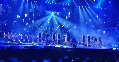 اليوم السابع فى ليلة الفنانة أصالة بموسم الرياض2022.. حضور كبير بمسرح محمد عبده.. تركى آل الشيخ يكرمها برسالة صوتية.. قدمت أكثر من 20 أغنية وسط حضور عائلتها.. ديو غنائي بعنوان قصص الشعوب مع شقيها أنس على المسرح