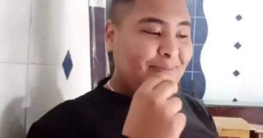 "محمد القرش" طالب بالإسكندرية يبدع فى الغناء الشعبي وتقليد نجوم الفن والكوميديا