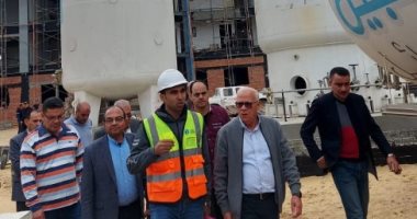 محافظ بورسعيد يتفقد إنشاء مصنعى إنتاج الأحذية والغازات.. صور