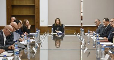 وزيرة الثقافة تترأس اجتماع قيادات الوزارة.. وتبحث خطة استثمارية للقطاعات