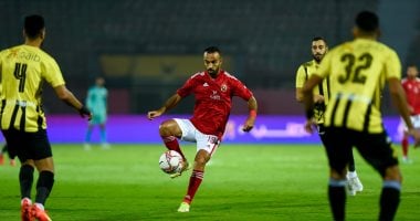 رئيس المقاولون العرب يحفز اللاعبين قبل مباراة الزمالك