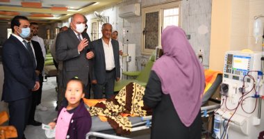 للاطمئنان على مستوى الخدمات الصحية.. محافظ قنا يفاجئ مستشفى قنا العام 