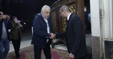 أشرف زكى وشريف رمزى يقدمان العزاء فى المنتج وجيه الليثى
