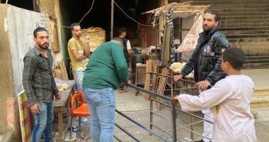 رفع إشغالات المحال والباعة الجائلين فى حملة مكبرة بميدان الجيزة.. صور