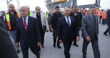 وزير النقل يتفقد أعمال التشغيل التجريبى لمحطة تحيا مصر بميناء الإسكندرية