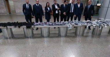 ضبط 3 محاولات تهريب أسلحة بيضاء وهواتف محمولة وخصلات شعر طبيعي بمطار القاهرة 